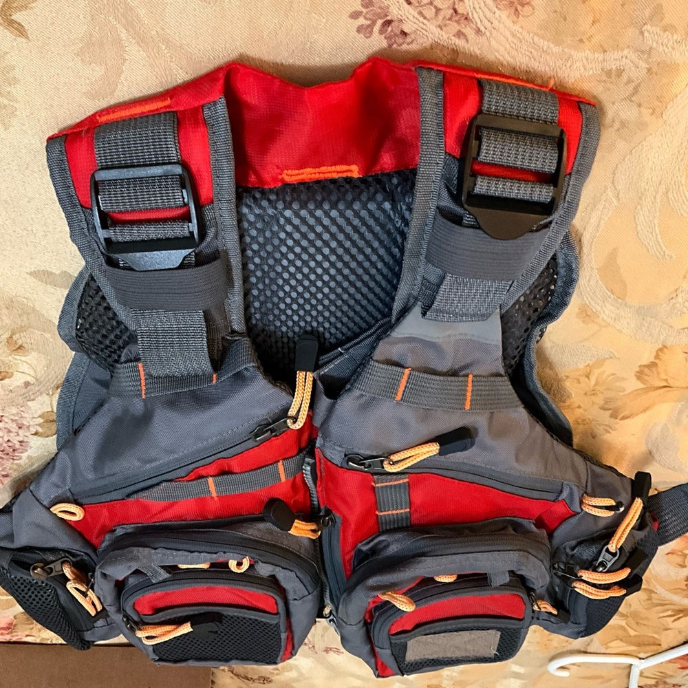 Fly fishing hunting vest! EXCELLENT CONDITION Adjustment-able/custom sizing! - Picture 5 of 16